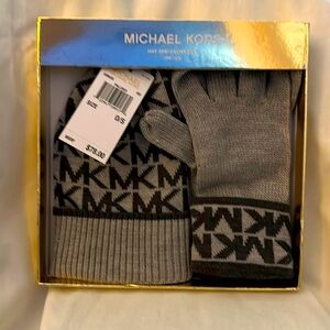 NWT Michael Kors Light and Dark Gray hat and gloves set